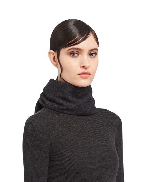 bufanda prada